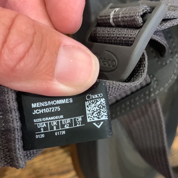 Mens size 9 Chacos - Picture 4 of 4